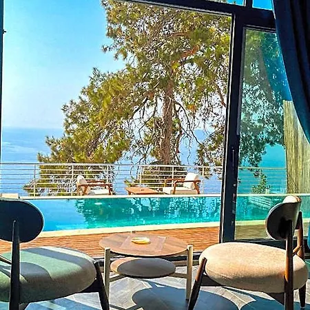 Hotel La Luna Faralya 3*